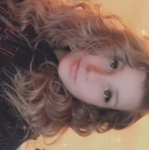 Meet your Posher, Danika